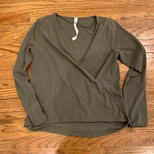 Lululemon long sleeve pullover olive green size 6
